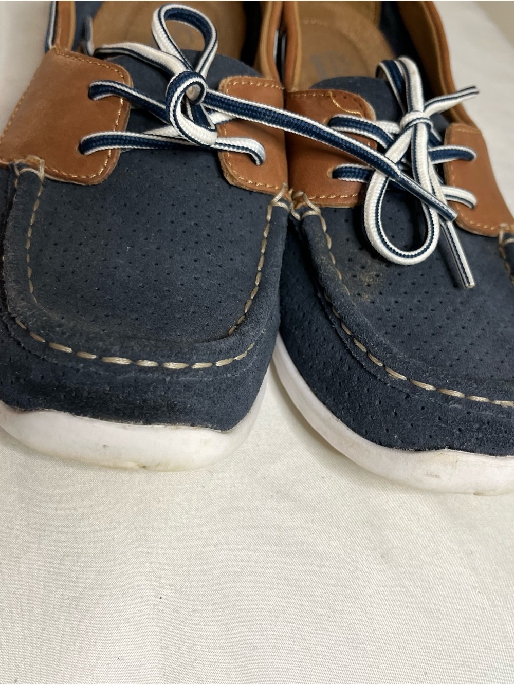 Clarks Navy and Brown Women’s Boat Shoes with Contrast Laces - Picture 4 of 12